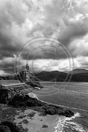 Coes Faen ar Mawddach / Mawddach Estuary and Clock House